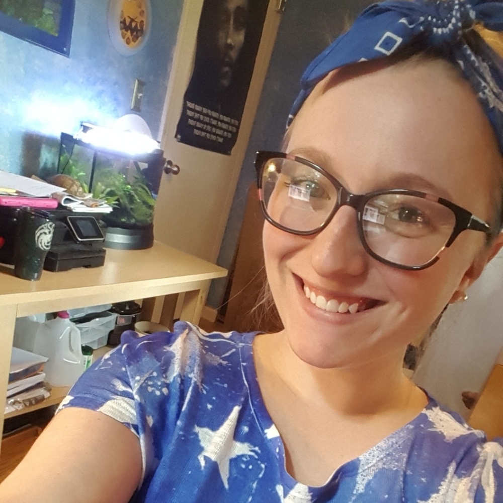Meet your Posher, Hollybeth